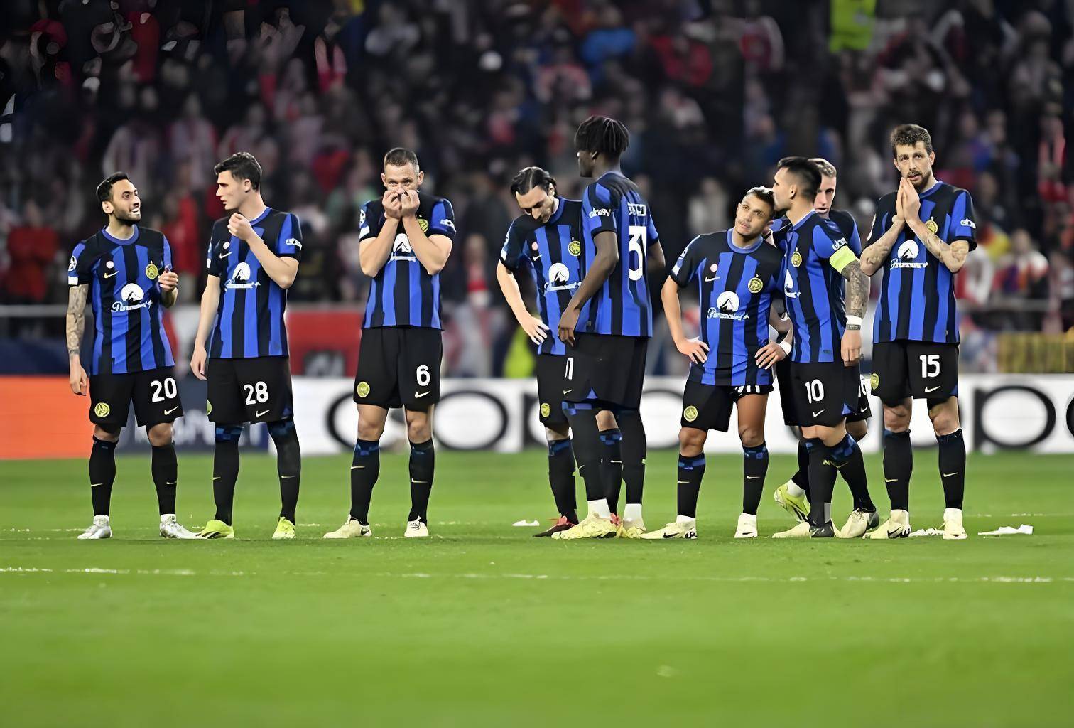 加时末段体能课后,本菲卡单刀错失备战意甲,底气十足,资深球员宣示担当的简单介绍 加时末段体能课后,本菲卡单刀错失备战意甲,底气十足,资深球员宣示担当的简单介绍